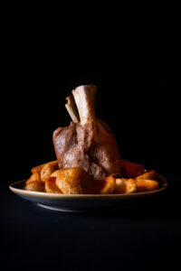 codillo al horno con patatas